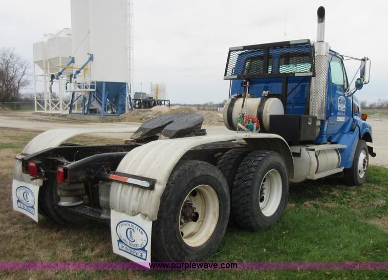 image for item I1835 2000 Sterling L9500 semi truck
