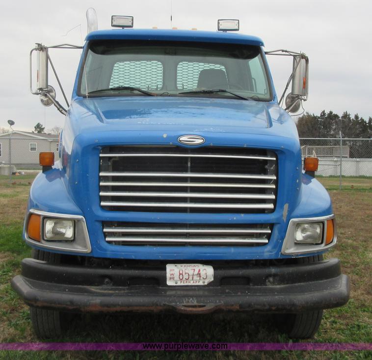 image for item I1835 2000 Sterling L9500 semi truck