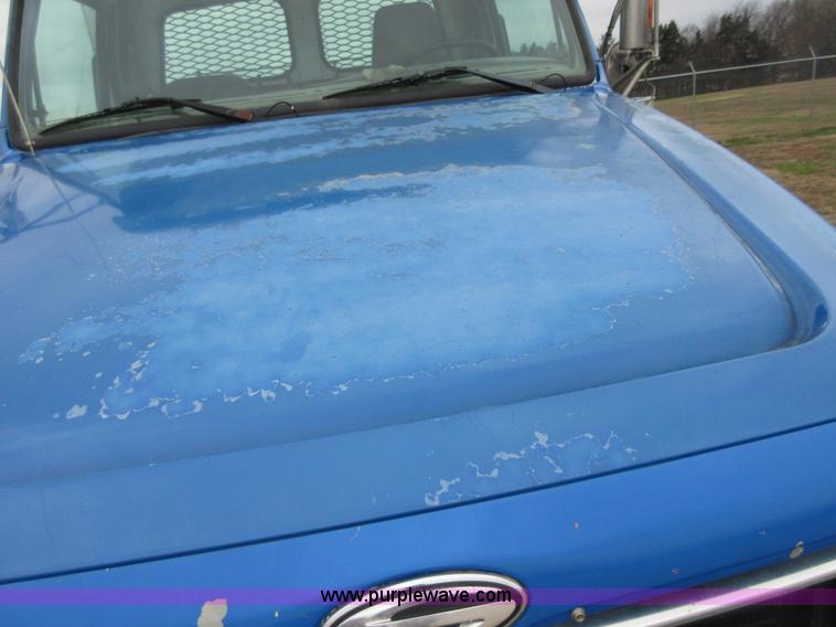 image for item I1835 2000 Sterling L9500 semi truck