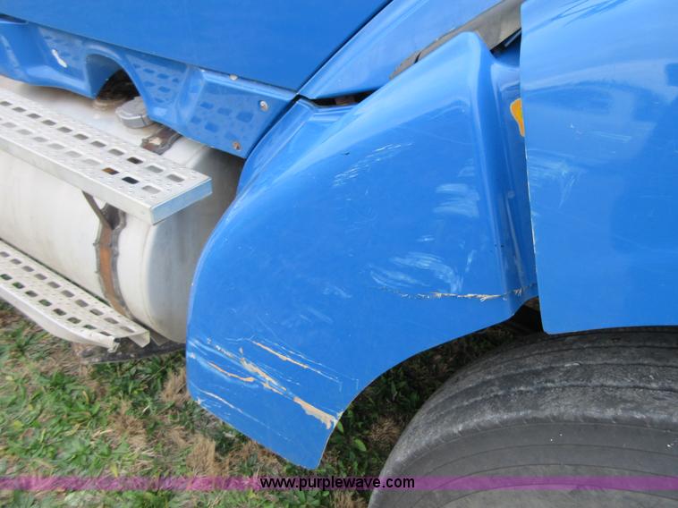 image for item I1835 2000 Sterling L9500 semi truck