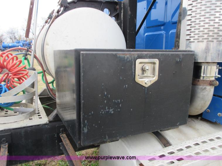 image for item I1835 2000 Sterling L9500 semi truck