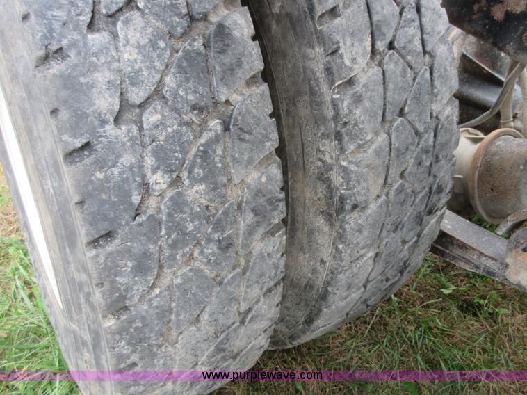 image for item I1835 2000 Sterling L9500 semi truck