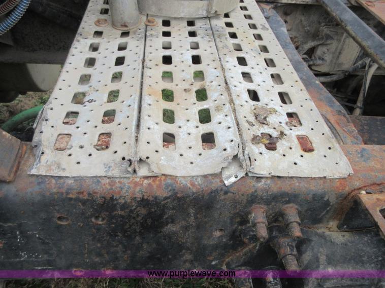 image for item I1835 2000 Sterling L9500 semi truck