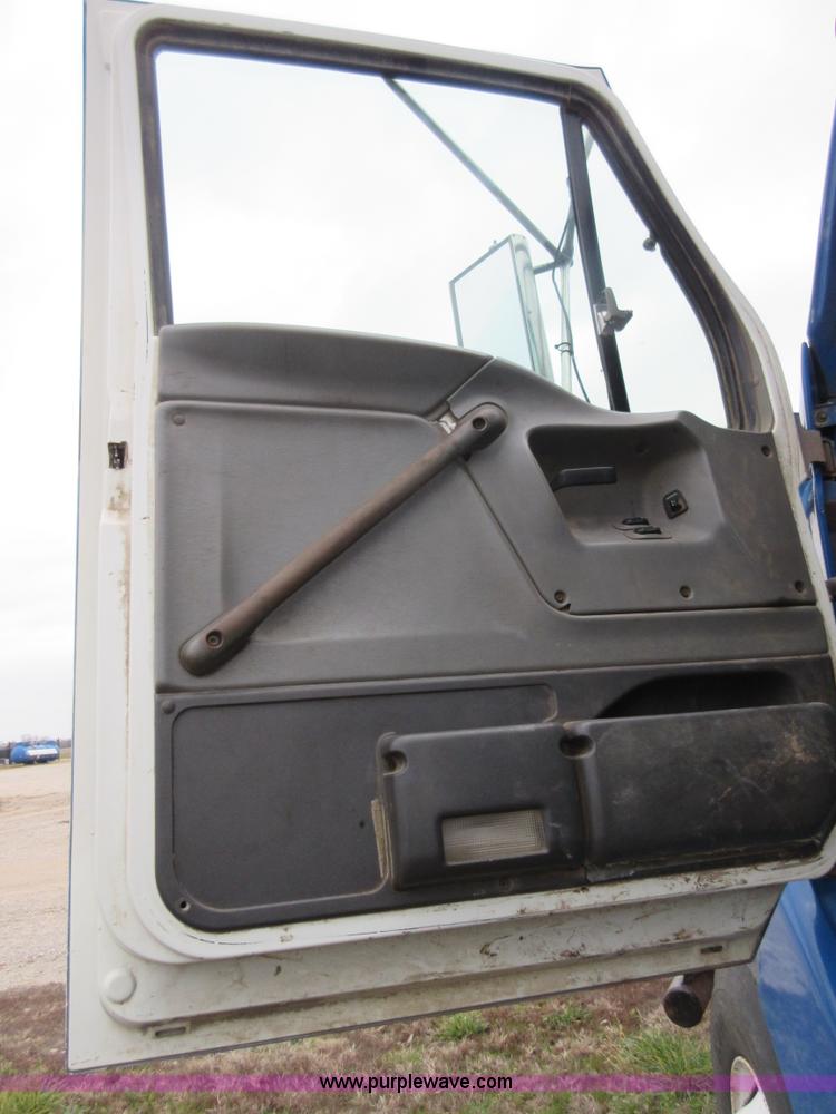 image for item I1835 2000 Sterling L9500 semi truck