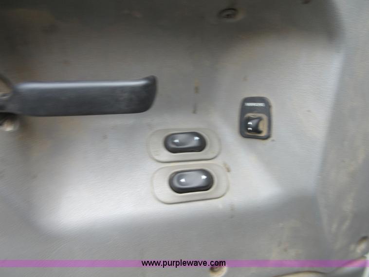 image for item I1835 2000 Sterling L9500 semi truck