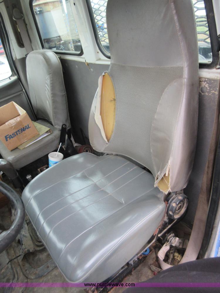 image for item I1835 2000 Sterling L9500 semi truck