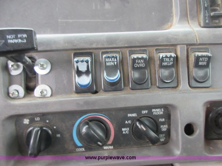 image for item I1835 2000 Sterling L9500 semi truck