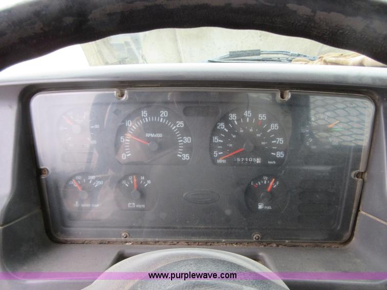 image for item I1835 2000 Sterling L9500 semi truck