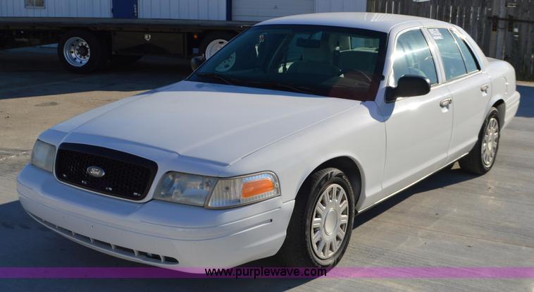 image for item I2752 2004 Ford Crown Victoria Police Interceptor