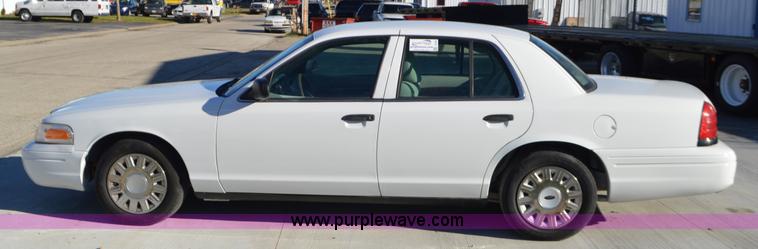 image for item I2752 2004 Ford Crown Victoria Police Interceptor