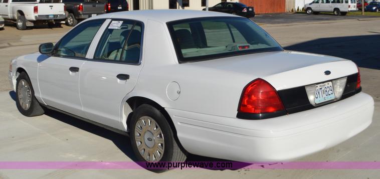 image for item I2752 2004 Ford Crown Victoria Police Interceptor