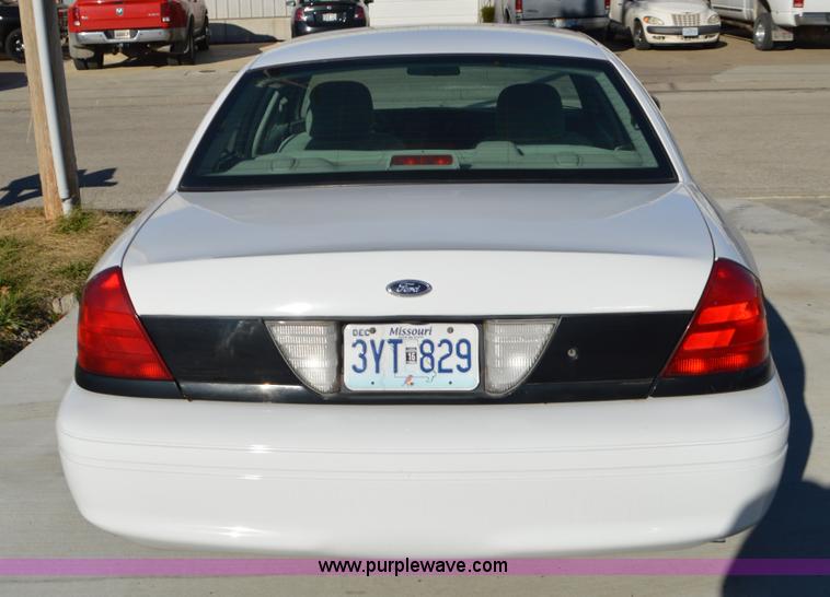 image for item I2752 2004 Ford Crown Victoria Police Interceptor