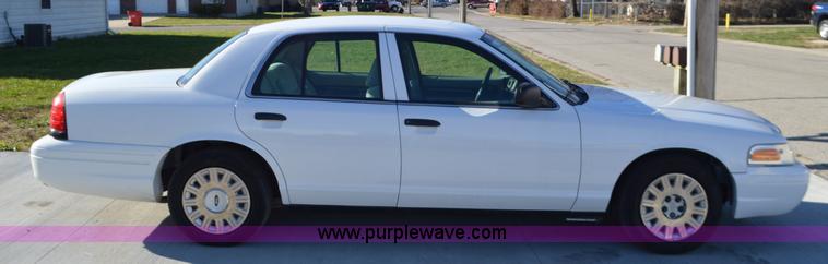 image for item I2752 2004 Ford Crown Victoria Police Interceptor
