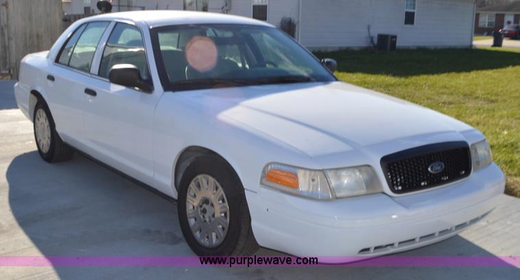 image for item I2752 2004 Ford Crown Victoria Police Interceptor