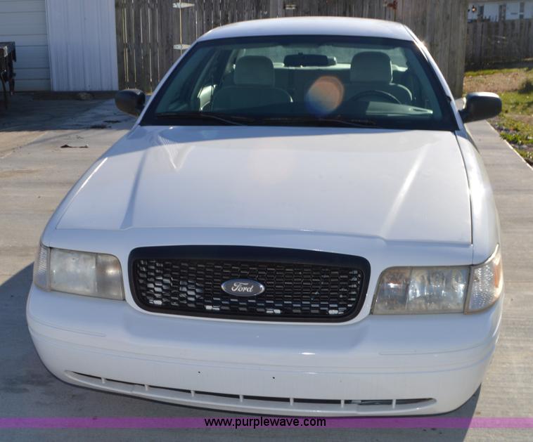 image for item I2752 2004 Ford Crown Victoria Police Interceptor