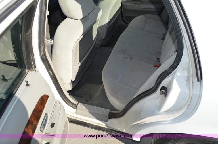 image for item I2752 2004 Ford Crown Victoria Police Interceptor