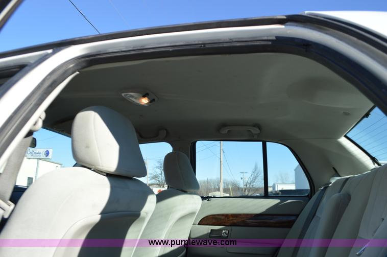 image for item I2752 2004 Ford Crown Victoria Police Interceptor