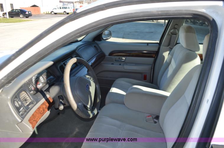 image for item I2752 2004 Ford Crown Victoria Police Interceptor