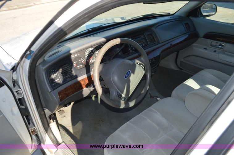 image for item I2752 2004 Ford Crown Victoria Police Interceptor