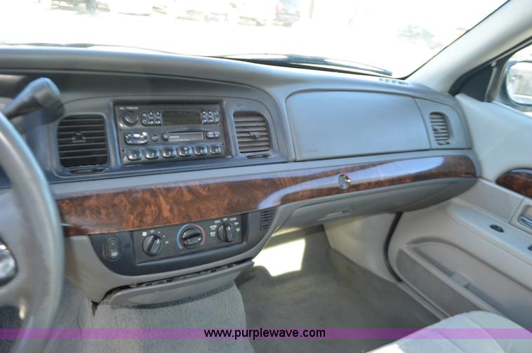image for item I2752 2004 Ford Crown Victoria Police Interceptor