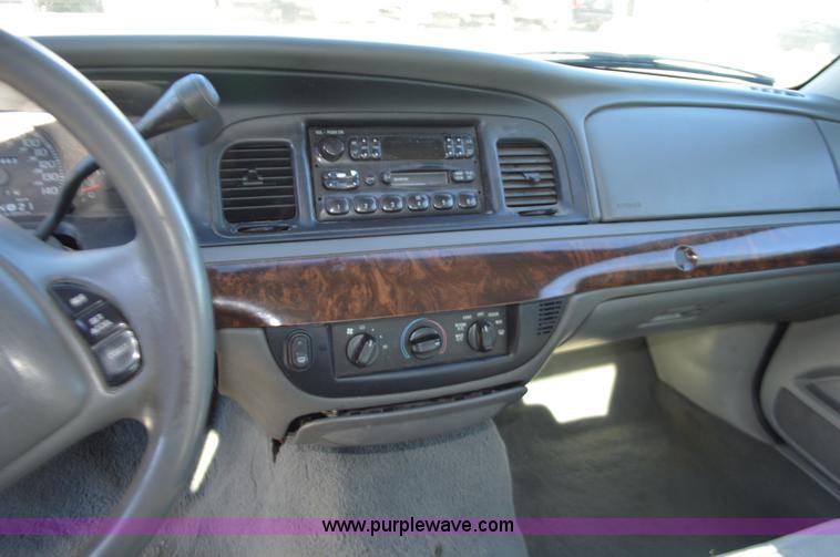image for item I2752 2004 Ford Crown Victoria Police Interceptor