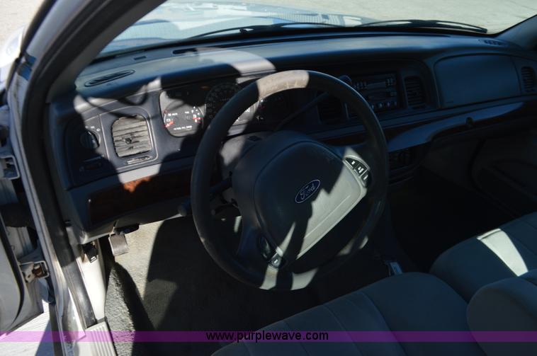 image for item I2752 2004 Ford Crown Victoria Police Interceptor