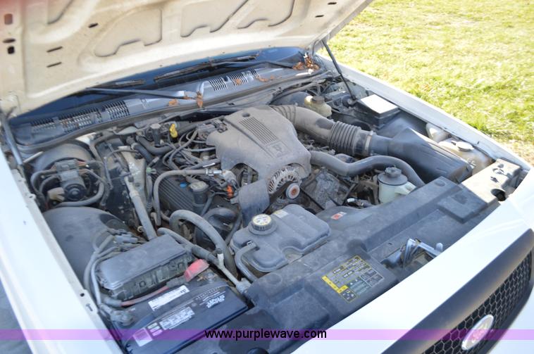 image for item I2752 2004 Ford Crown Victoria Police Interceptor