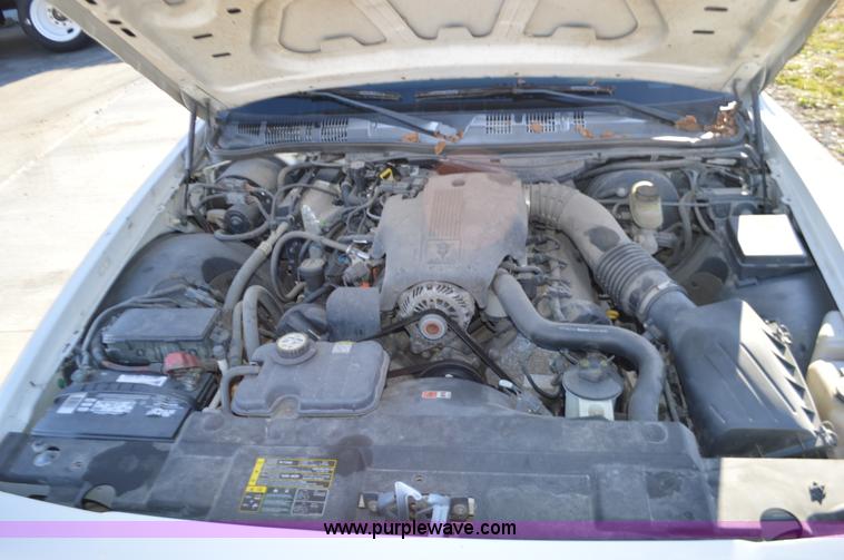 image for item I2752 2004 Ford Crown Victoria Police Interceptor