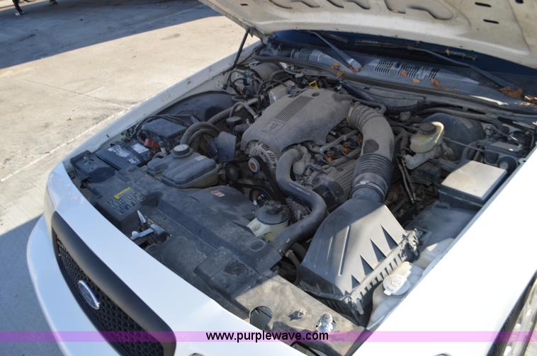 image for item I2752 2004 Ford Crown Victoria Police Interceptor