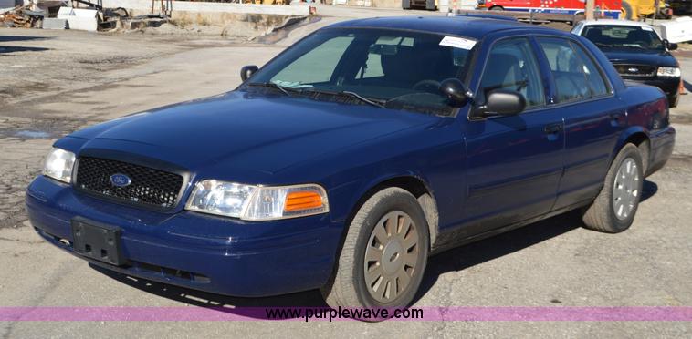 image for item I2756 2011 Ford Crown Victoria Police Interceptor