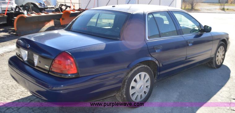 image for item I2756 2011 Ford Crown Victoria Police Interceptor