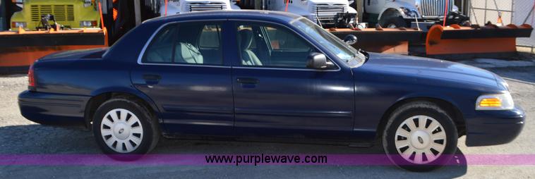image for item I2756 2011 Ford Crown Victoria Police Interceptor