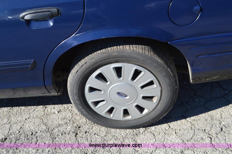 image for item I2756 2011 Ford Crown Victoria Police Interceptor