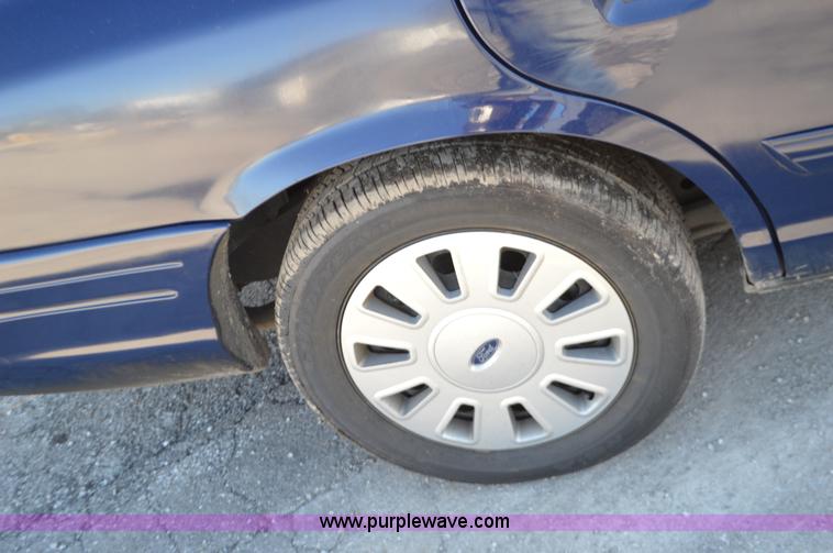 image for item I2756 2011 Ford Crown Victoria Police Interceptor