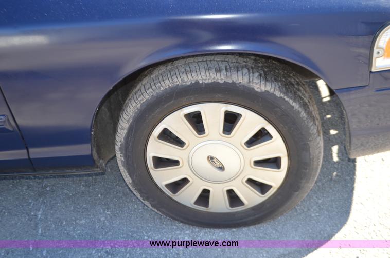 image for item I2756 2011 Ford Crown Victoria Police Interceptor