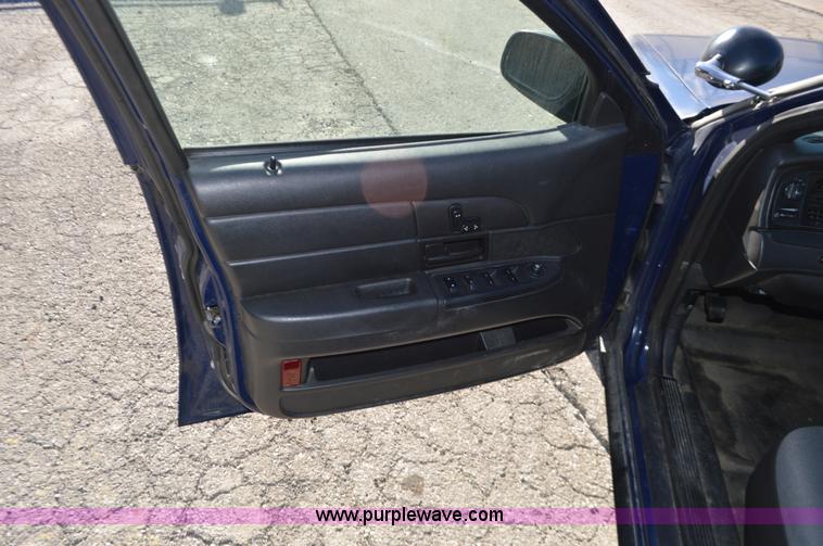 image for item I2756 2011 Ford Crown Victoria Police Interceptor