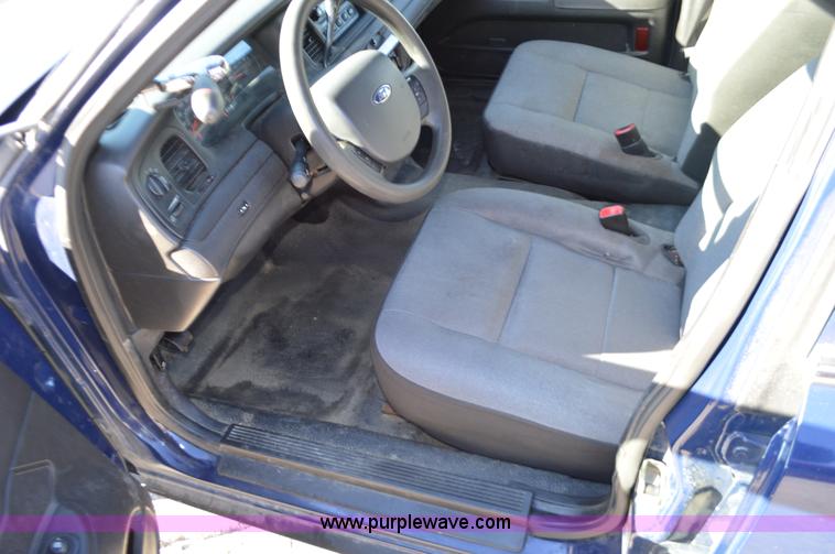 image for item I2756 2011 Ford Crown Victoria Police Interceptor