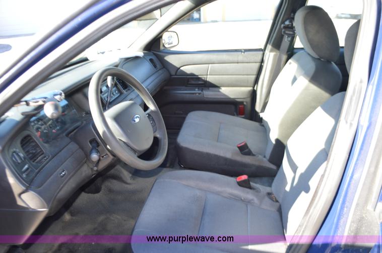 image for item I2756 2011 Ford Crown Victoria Police Interceptor