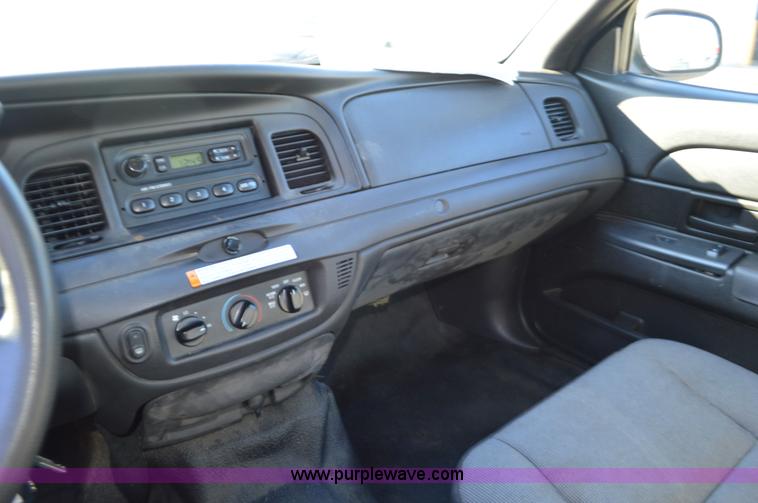 image for item I2756 2011 Ford Crown Victoria Police Interceptor