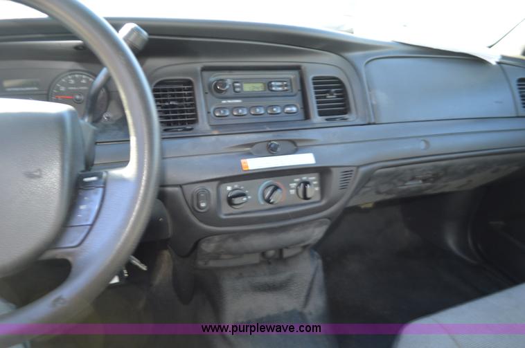 image for item I2756 2011 Ford Crown Victoria Police Interceptor