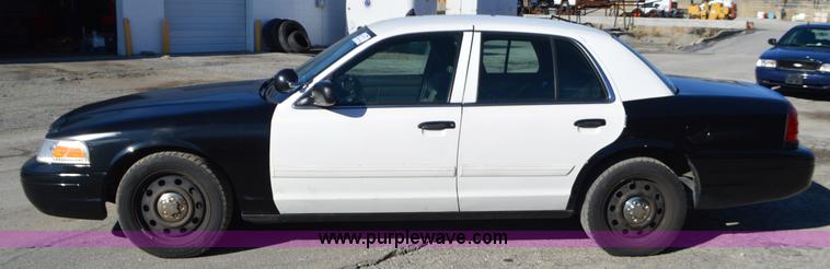 image for item I2757 2011 Ford Crown Victoria Police Interceptor