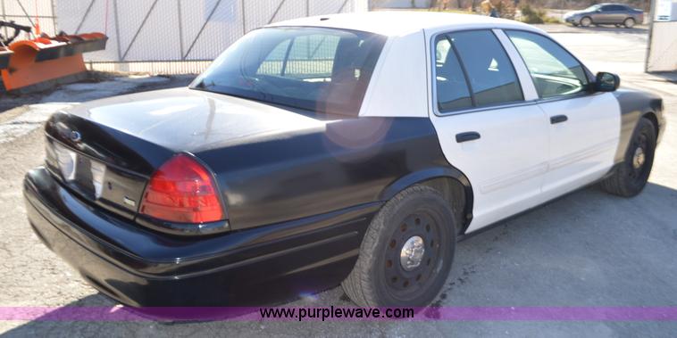 image for item I2757 2011 Ford Crown Victoria Police Interceptor