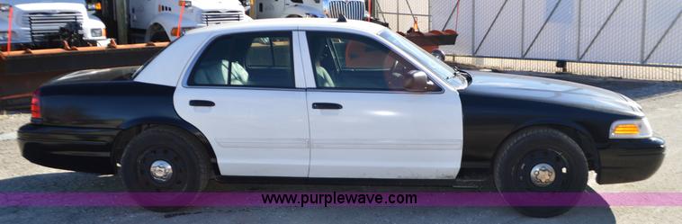 image for item I2757 2011 Ford Crown Victoria Police Interceptor