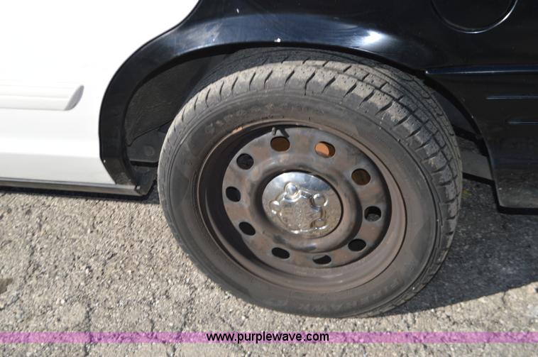 image for item I2757 2011 Ford Crown Victoria Police Interceptor