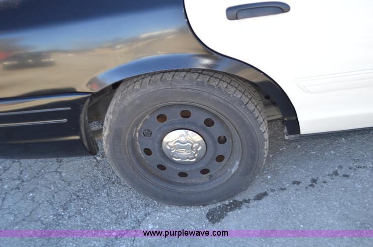 image for item I2757 2011 Ford Crown Victoria Police Interceptor