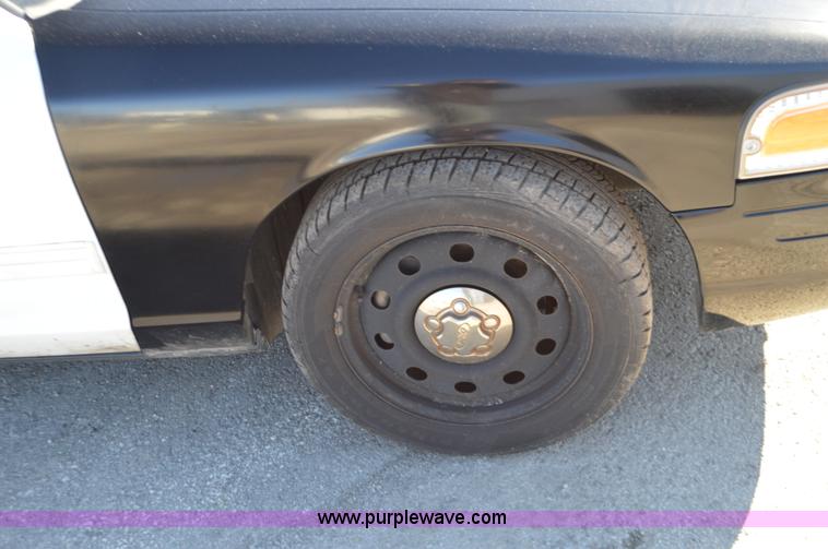 image for item I2757 2011 Ford Crown Victoria Police Interceptor