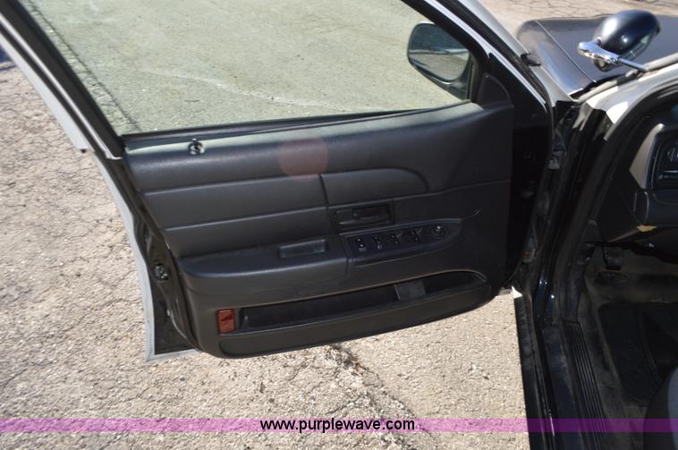 image for item I2757 2011 Ford Crown Victoria Police Interceptor