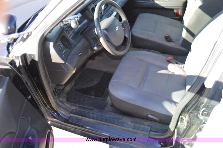 image for item I2757 2011 Ford Crown Victoria Police Interceptor