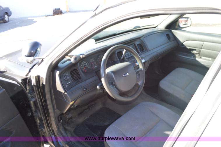 image for item I2757 2011 Ford Crown Victoria Police Interceptor