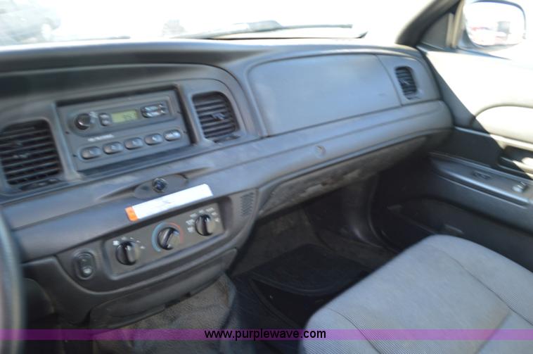 image for item I2757 2011 Ford Crown Victoria Police Interceptor